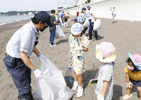 50周年プロジェクトの一環として地元の海岸で「GOMI ZERO運動」を実施